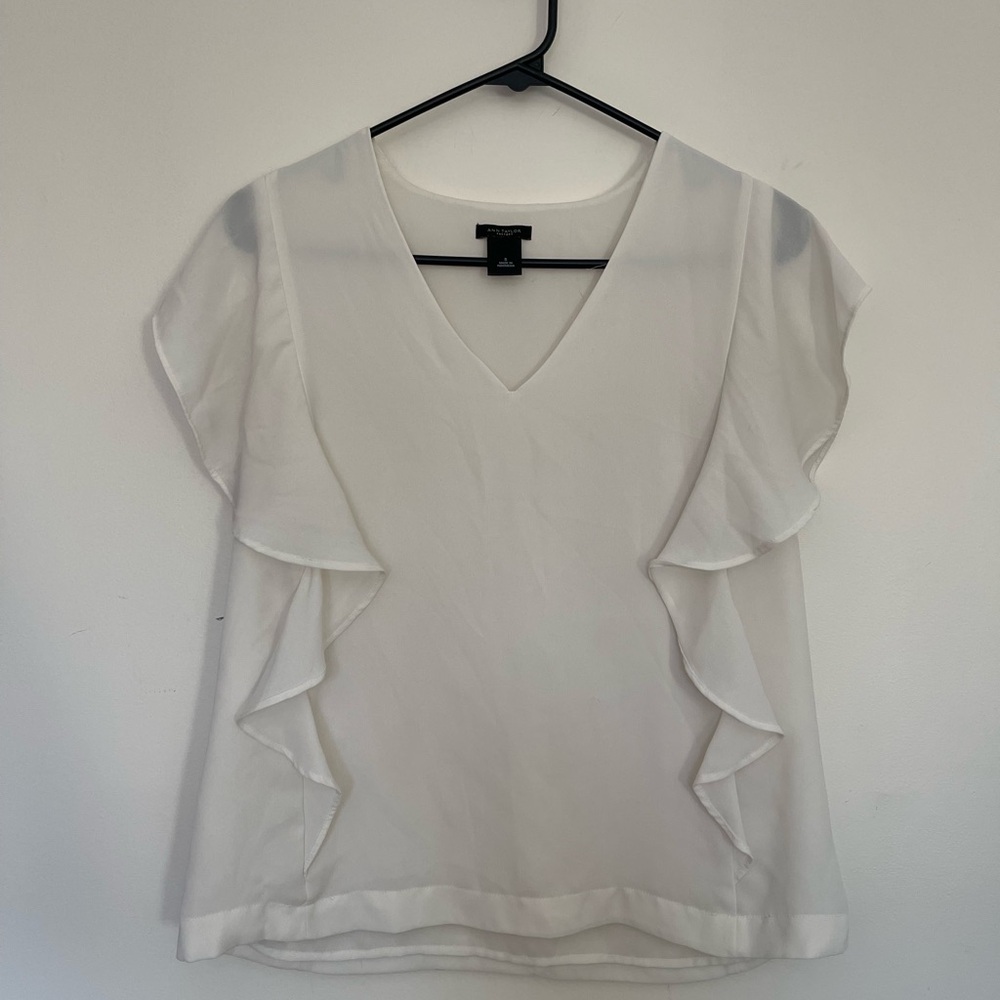 Ann Taylor White Ruffled V-Neck Top Size Small Gently Worn